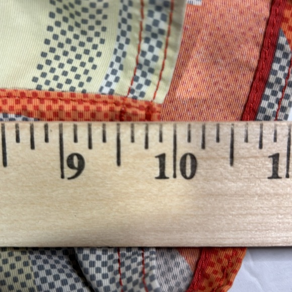 Patagonia Board Shorts Men’s 32 Orange Yellow Cream Zippered Pockets Logo - Picture 10 of 11